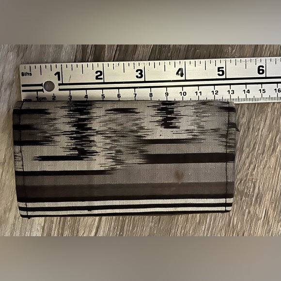 Simple Zig Zag Pattern Fabric Wallet - Multiple Pockets Gray and Black - Picture 3 of 9